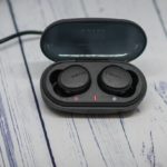 Почему один наушник не заряжается: что делать