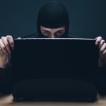 Зачем мне звонит номер 88002506136