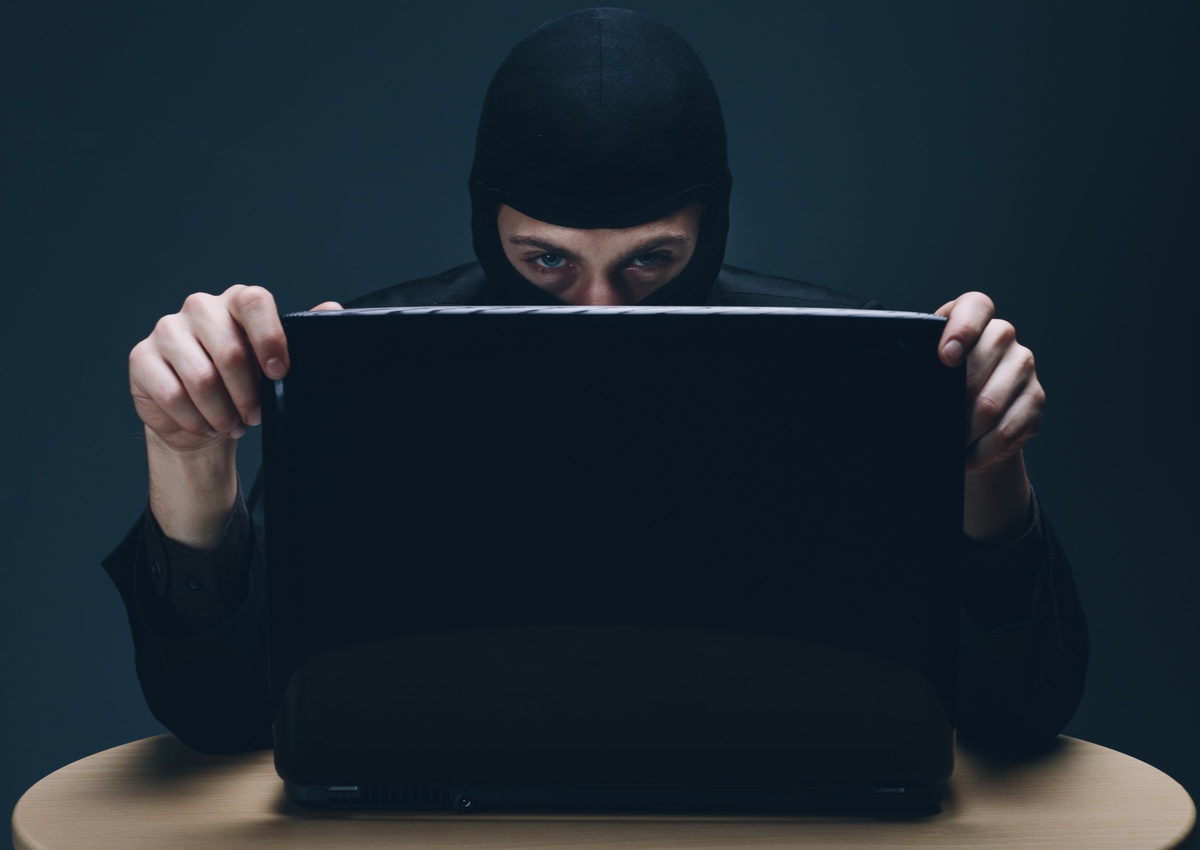 Зачем мне звонит номер 88002506136